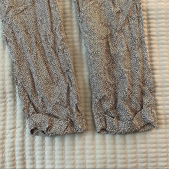 Paperbag Huron Pants (Francesca’s) - Picture 4 of 8